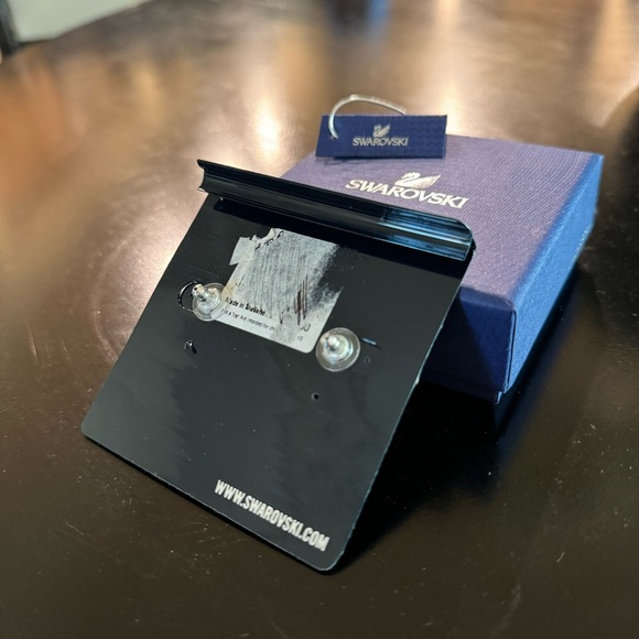 Swarovski MILA Provence Lavender Purple Crystal Pierced Earrings - Picture 2 of 2